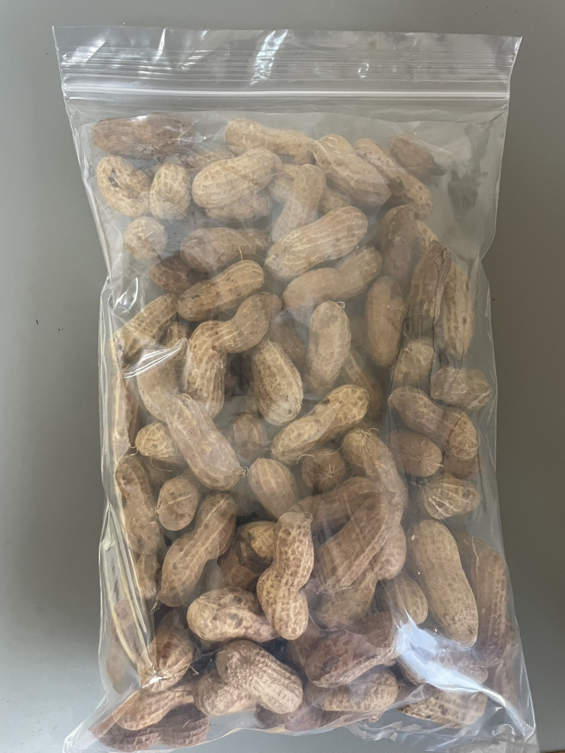 患者様より落花生をいただきました